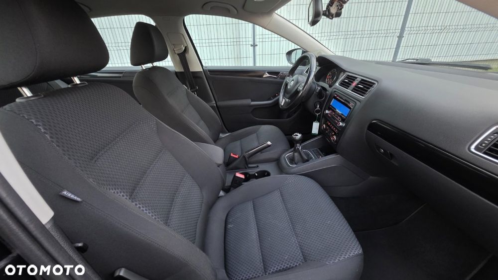 Volkswagen Jetta 1.2 TSI Comfortline Perfectline - 9