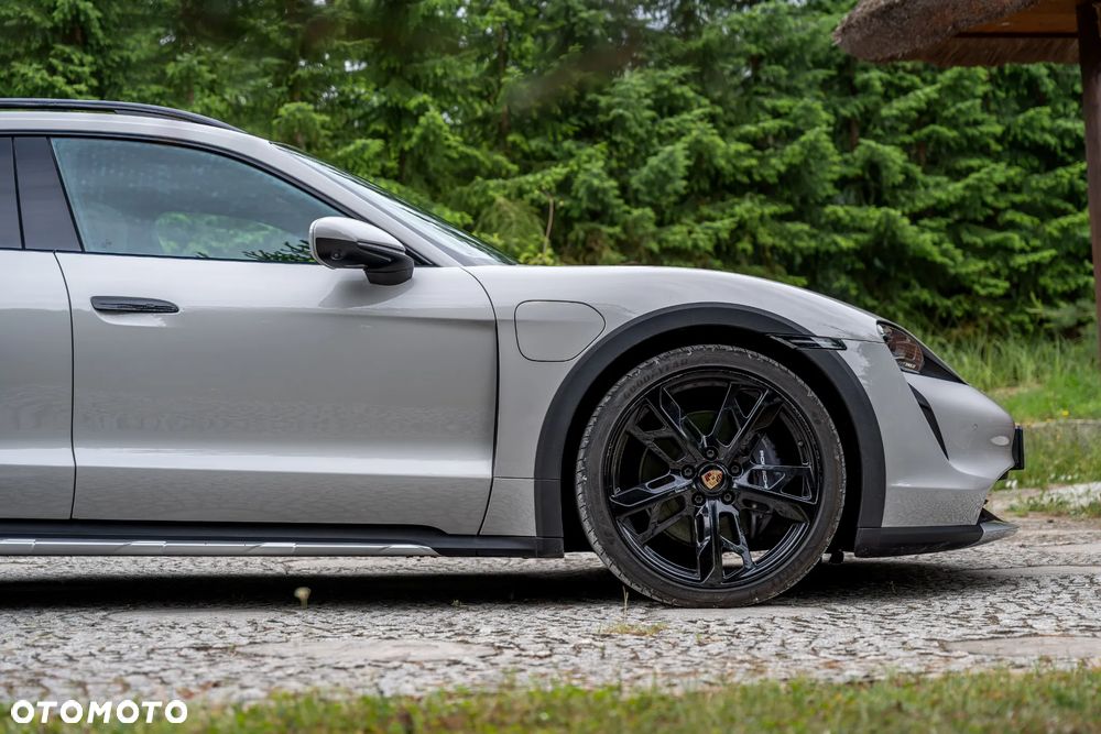 Porsche Taycan 4 - 17