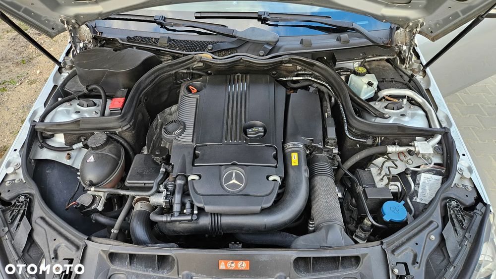 Mercedes-Benz Klasa C 180 CGI BlueEff - 29
