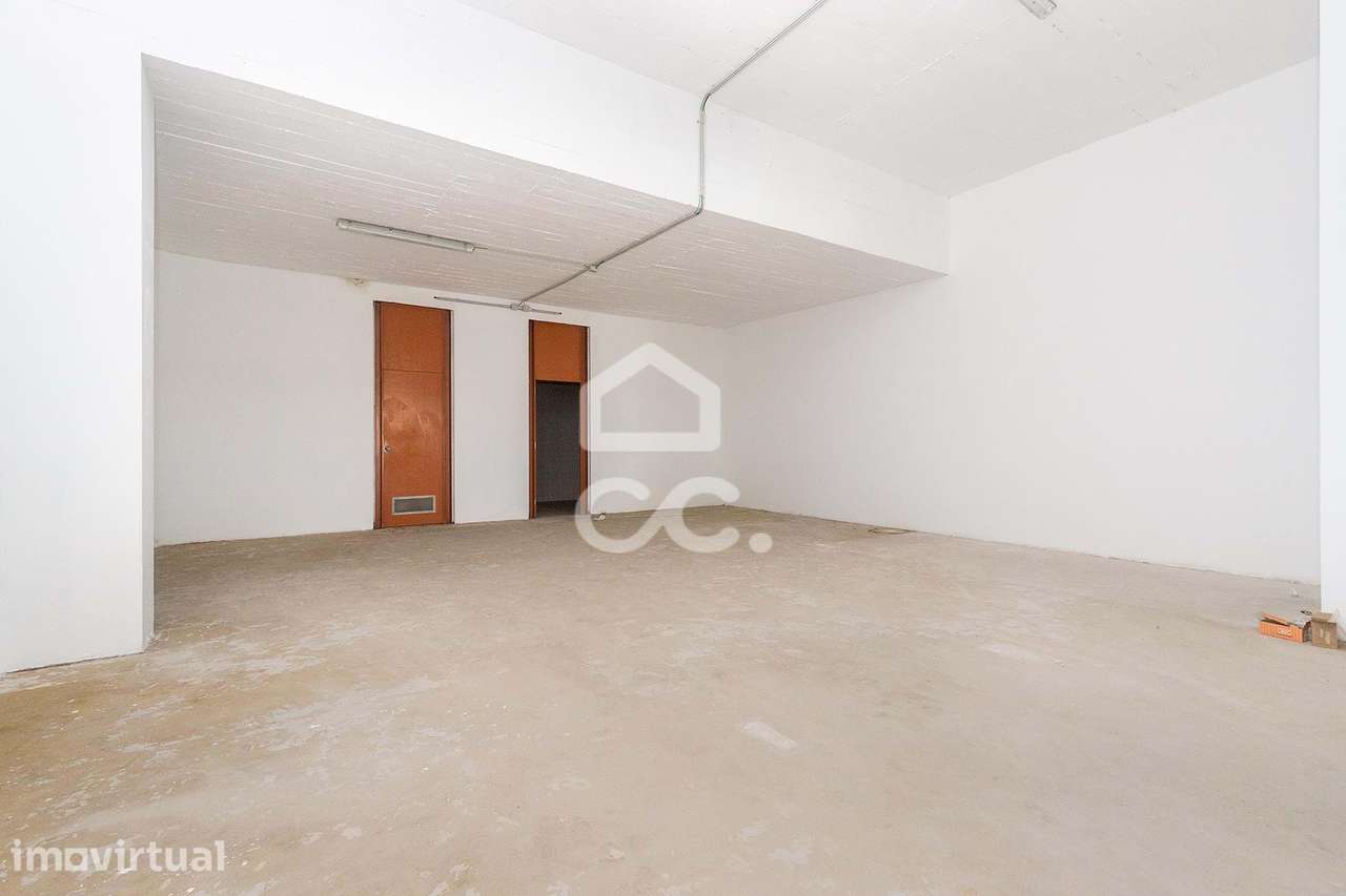 Espaço comercial com 771 m2 no centro de Vendas Novas - Grande imagem: 4/14