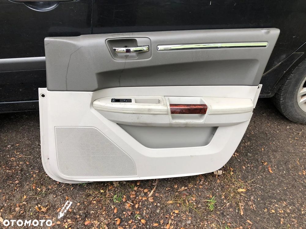 CHRYSLER 300C  boczki tapicerka drzwi białe - 1