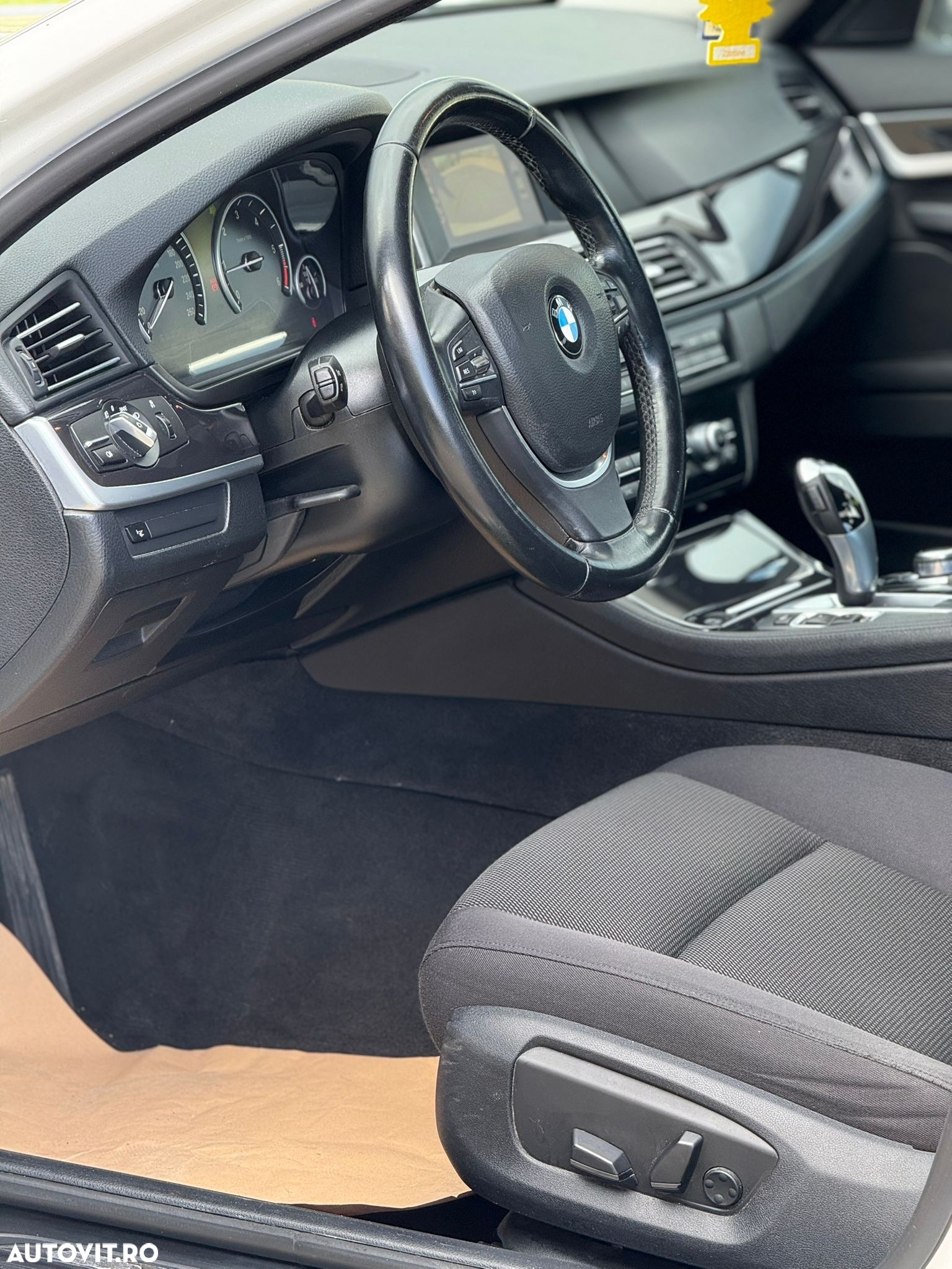 BMW Seria 5 520d - 7