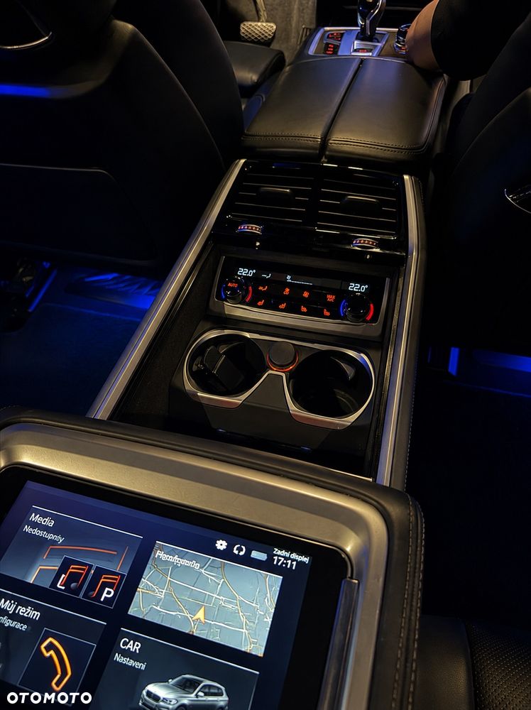 BMW Seria 7 750Li xDrive - 13
