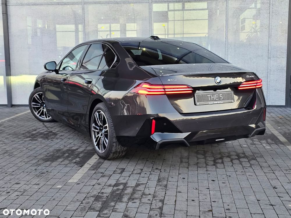 BMW Seria 5 530e xDrive PHEV - 3