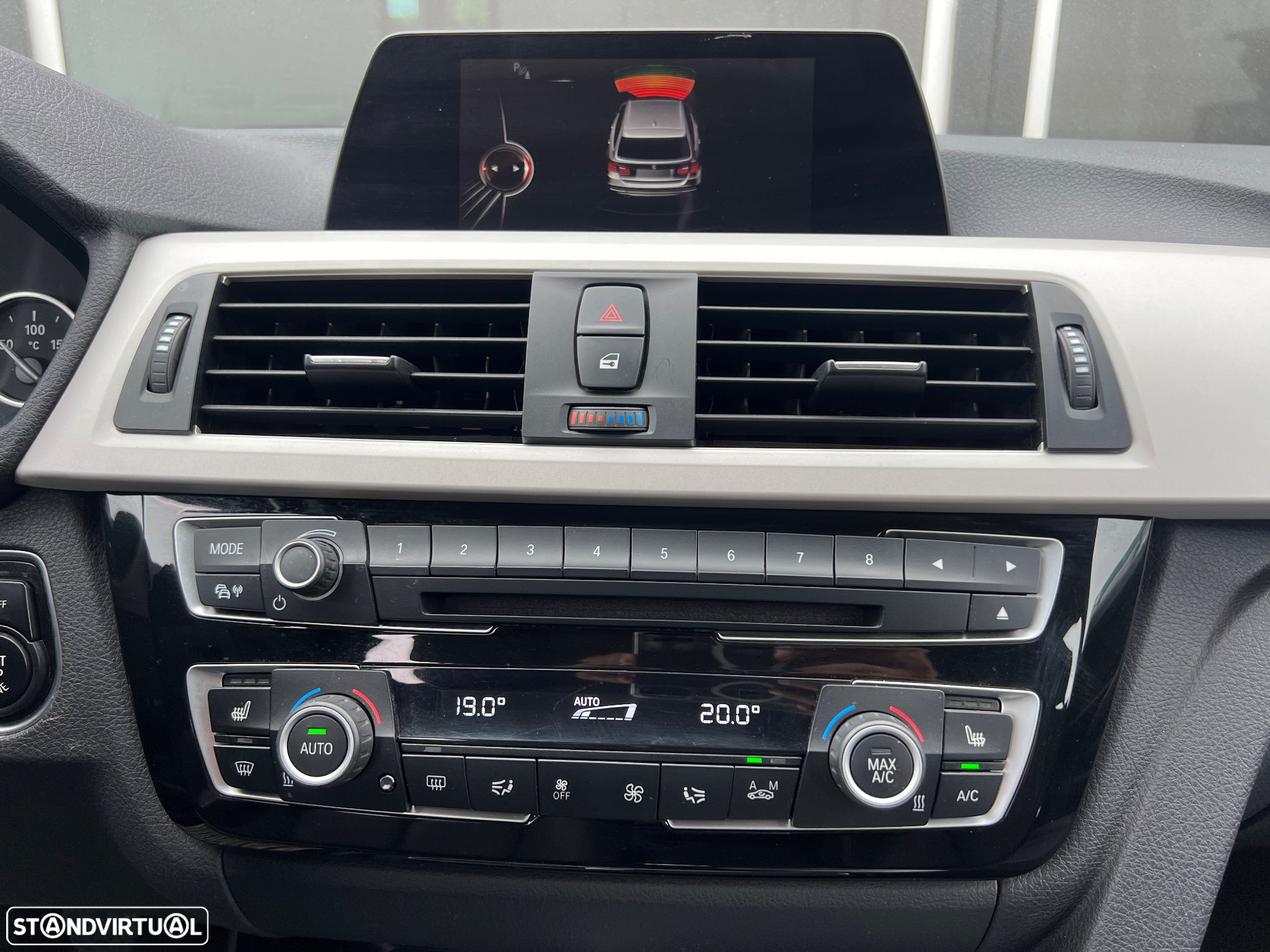 BMW 318 d Touring Advantage - 13