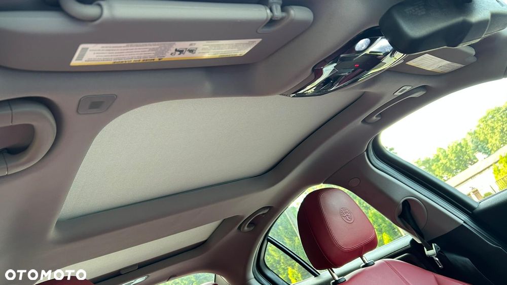 Alfa Romeo Giulia 2.0 Turbo 16V AT8-Q4 Veloce - 11