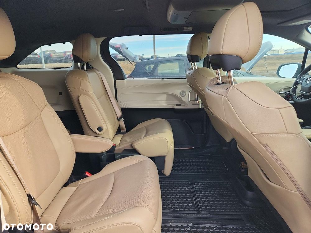 Toyota Sienna - 12