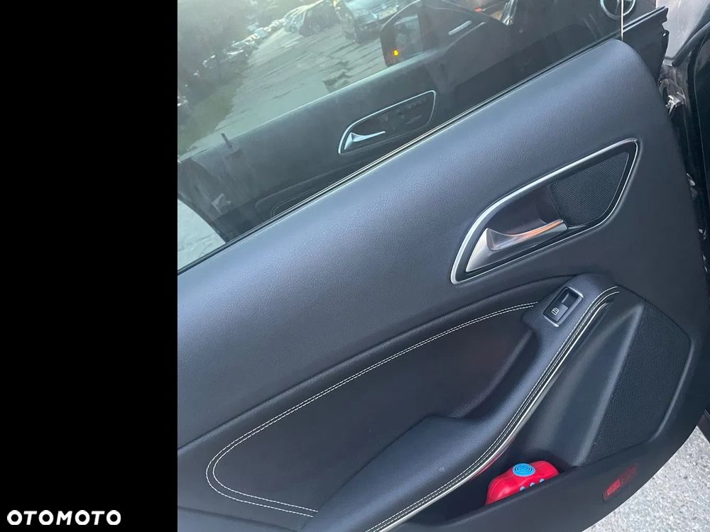 Mercedes-Benz CLA 250 4-Matic AMG Line - 14