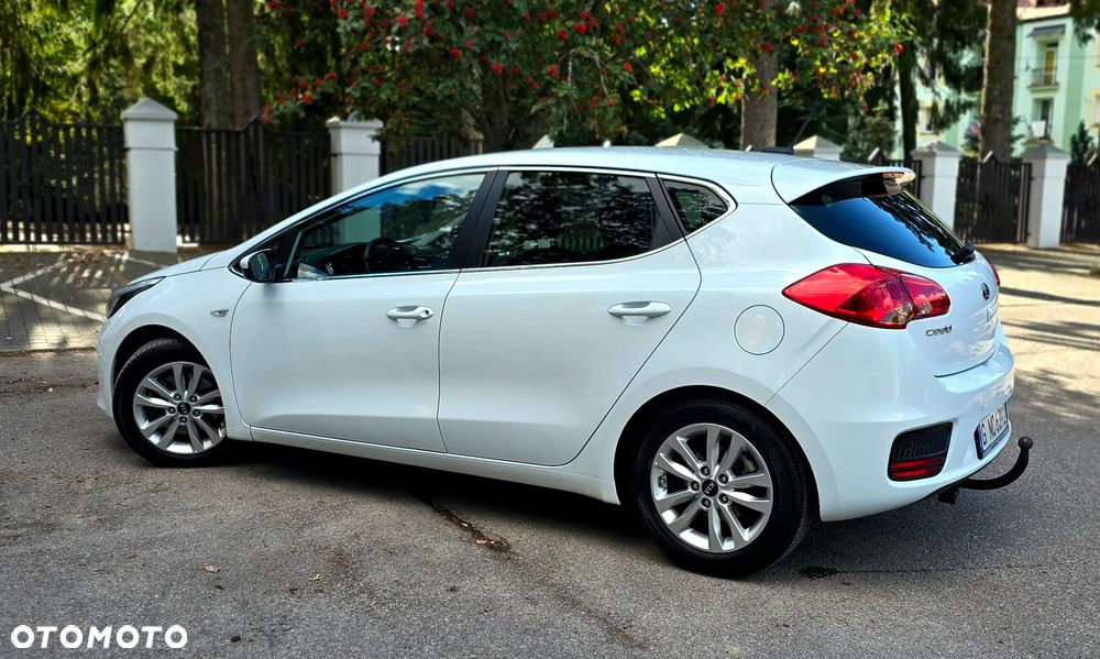 Kia Ceed 1.6 CRDi 136 ISG Dream Team Edition - 12