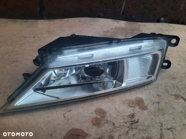 HALOGEN PRAWY VW TIGUAN II 5NA941700A