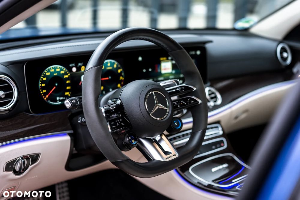 Mercedes-Benz Klasa E AMG 63 S 4Matic+ 9G-TRONIC - 37