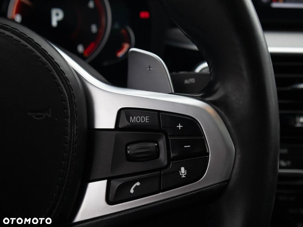 BMW Seria 5 520d xDrive - 28