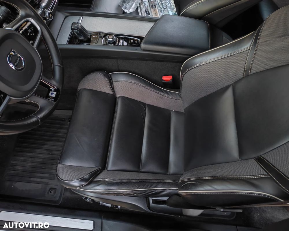 Volvo XC 60 B4 MHEV AWD R-Design - 18