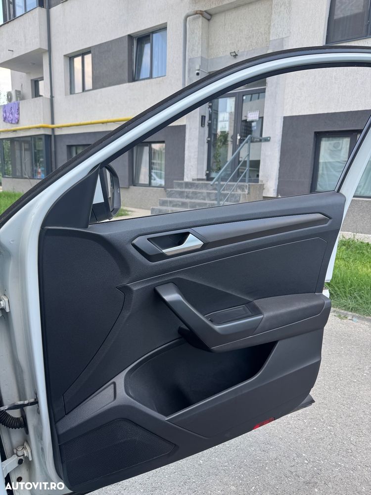 Volkswagen T-Roc - 14