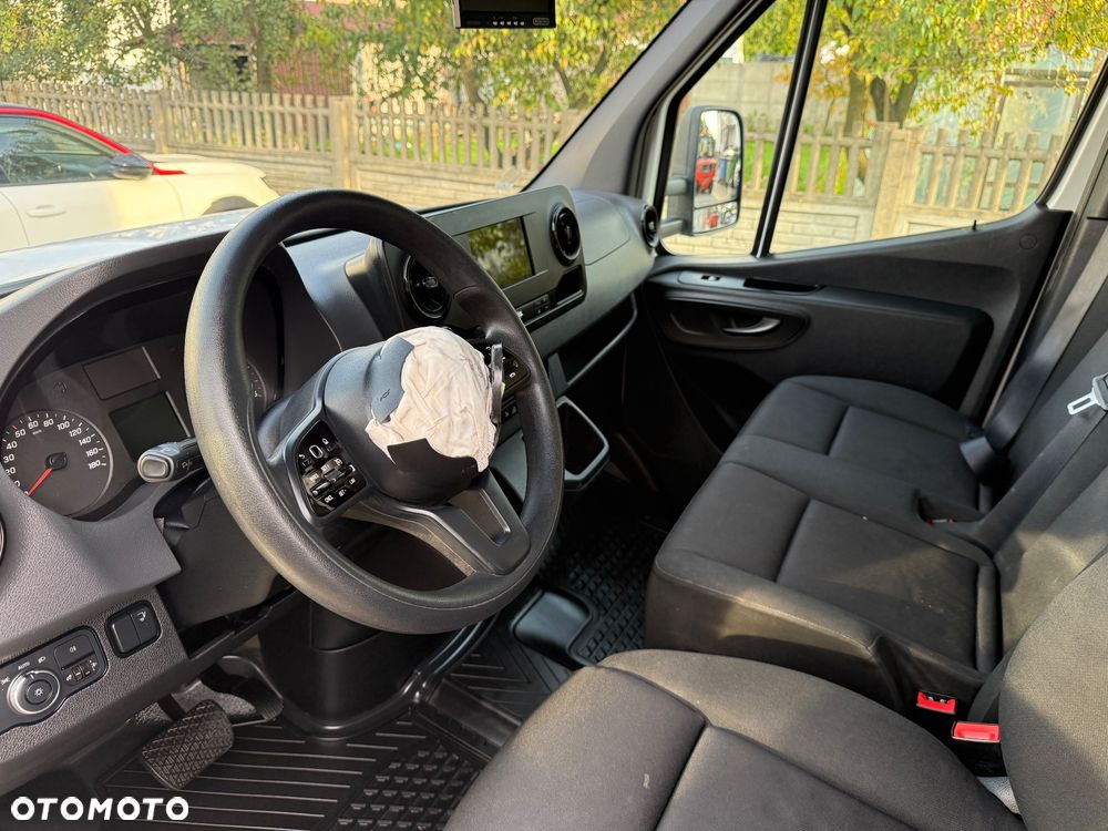 Mercedes-Benz Sprinter - 16