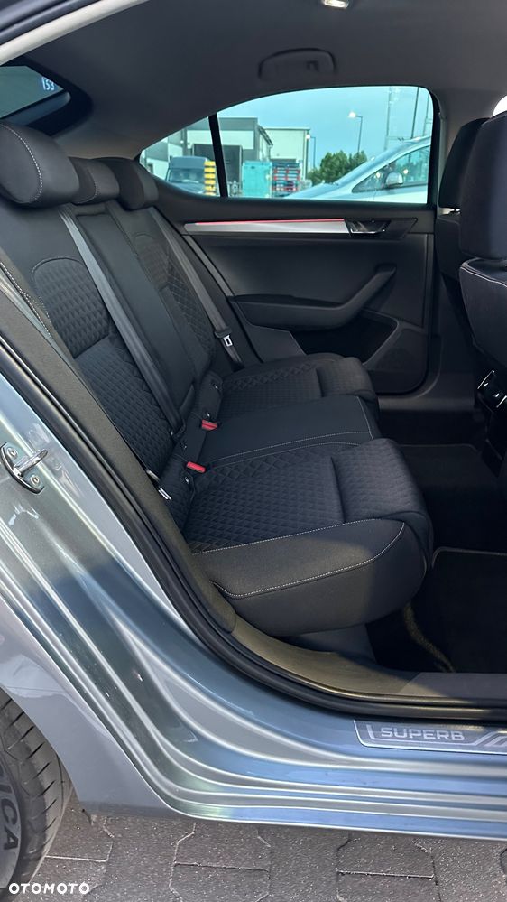Skoda Superb 2.0 TDI Sportline DSG - 22