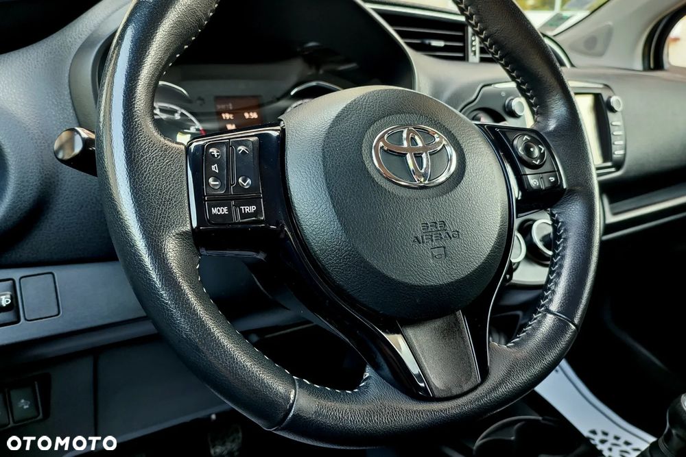 Toyota Yaris 1.0 Premium - 12