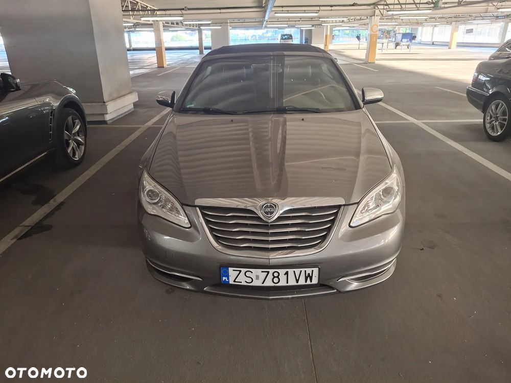 Chrysler 200 - 8