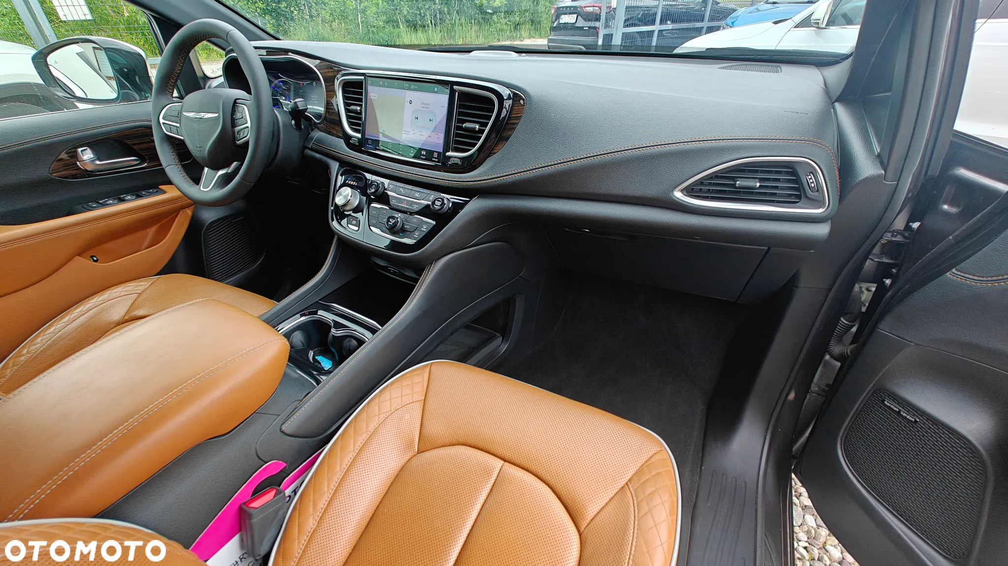 Chrysler Pacifica - 12