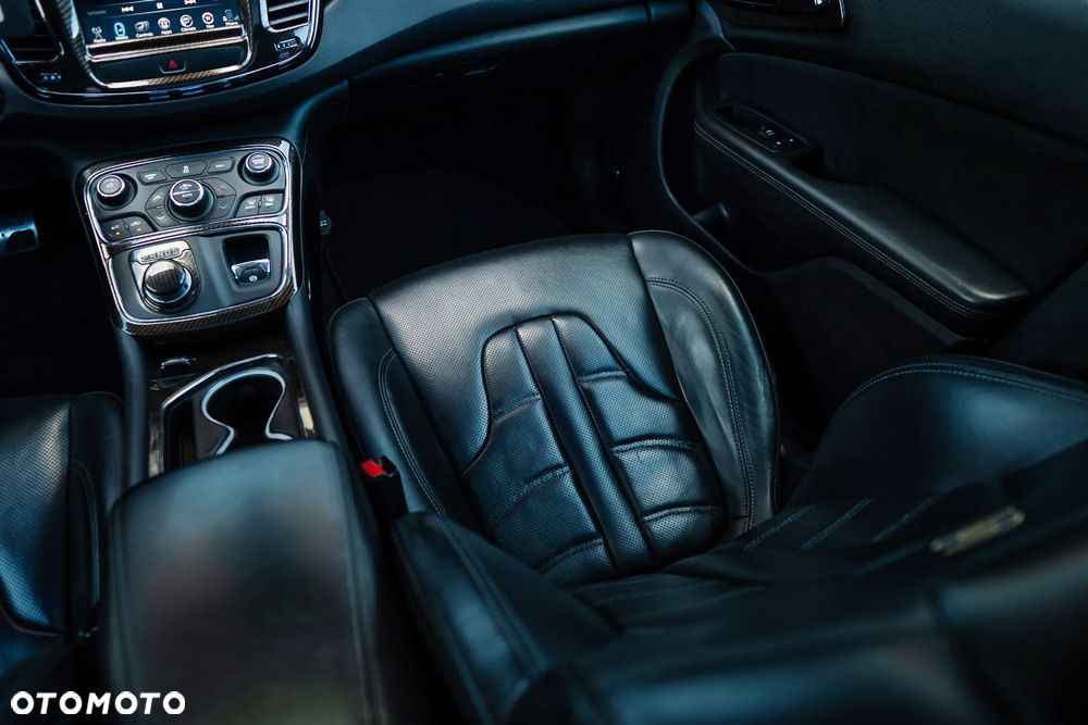 Chrysler 200 - 16