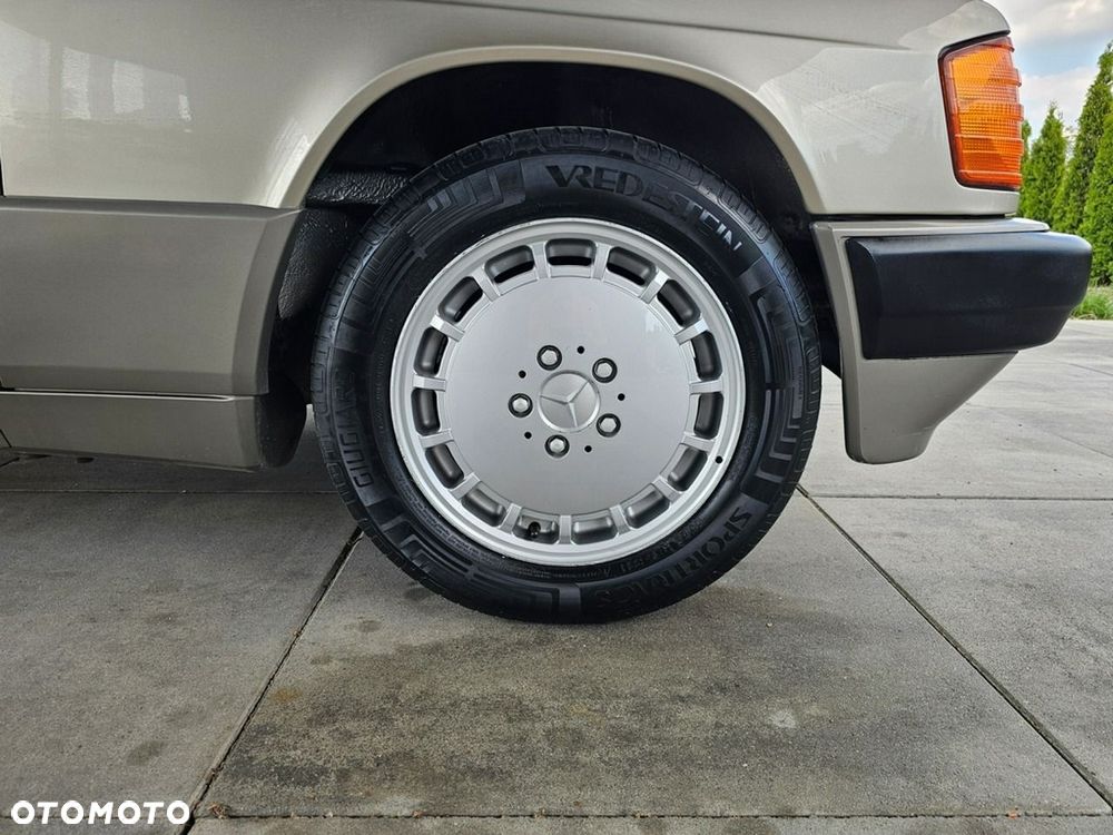 Mercedes-Benz W201 (190) - 11