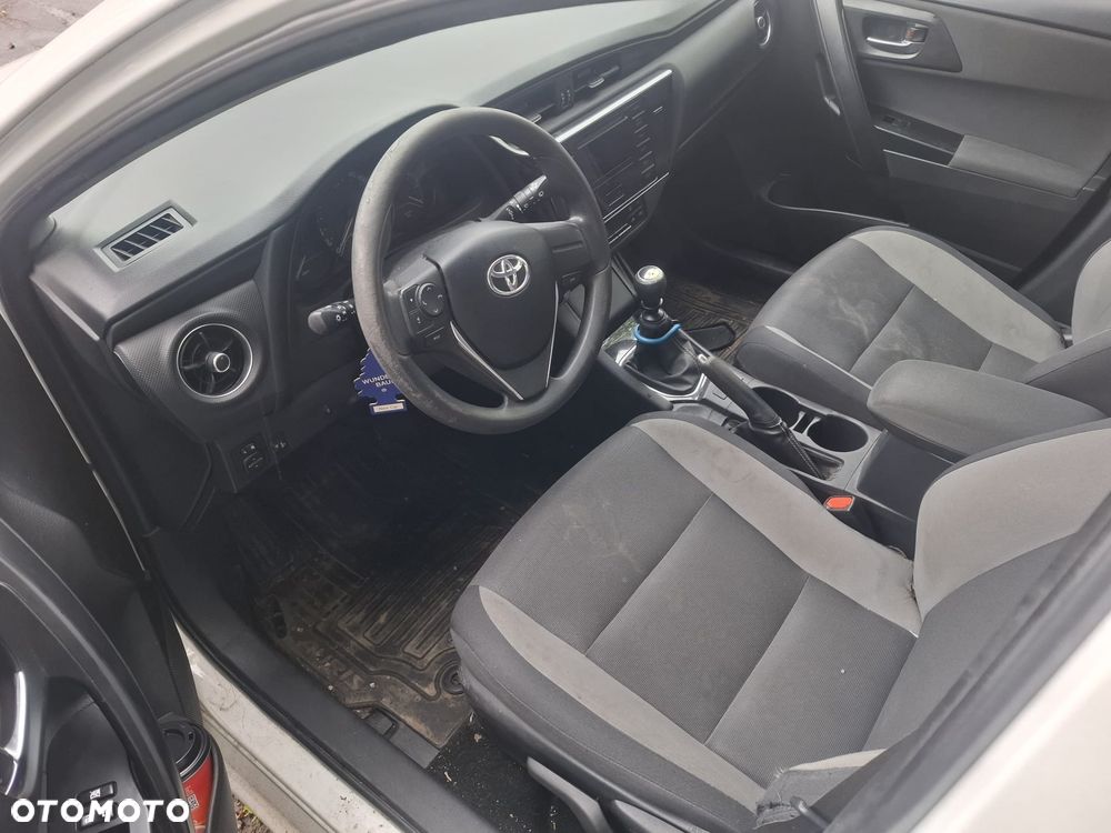 Toyota Auris 1.4 D-4D Active - 5