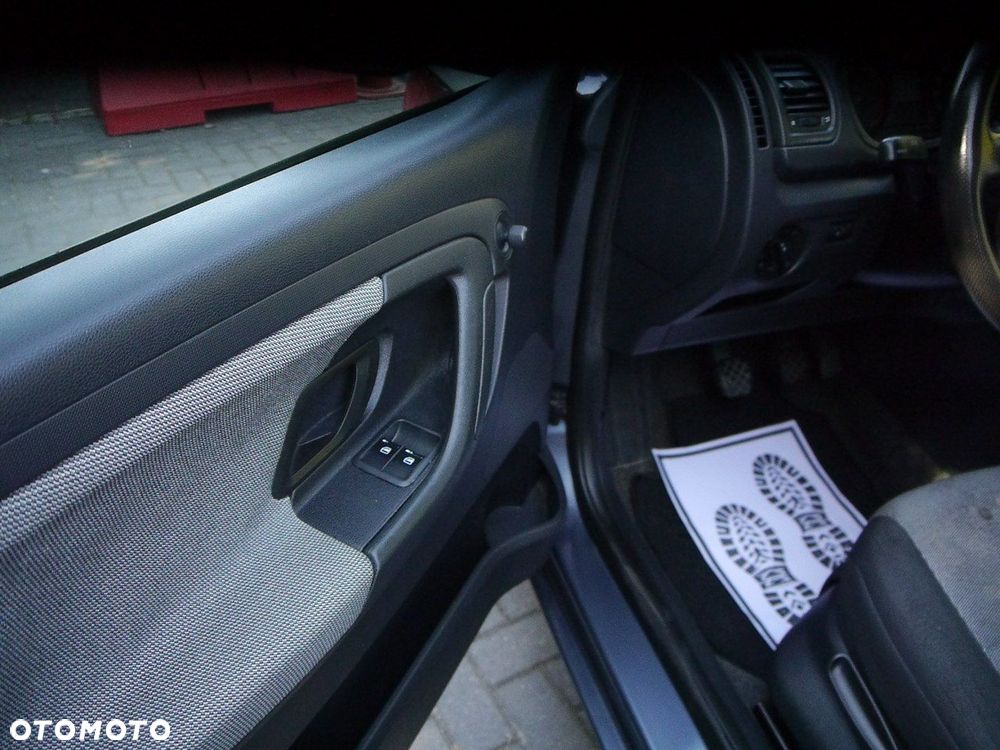Skoda Fabia 1.2 HTP Active - 33