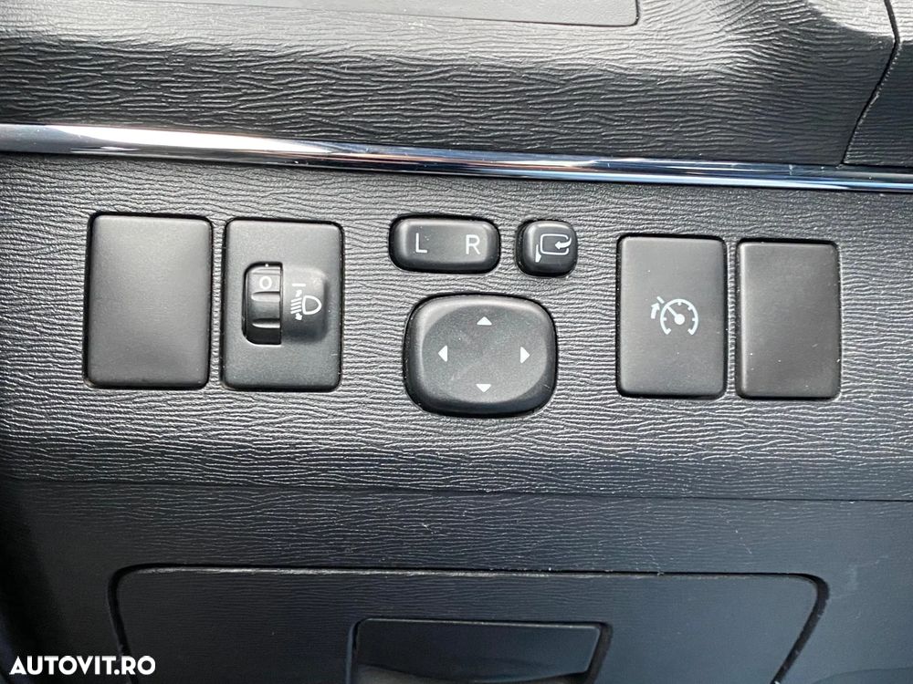 Toyota Avensis Combi 2.0 D-4D - 16