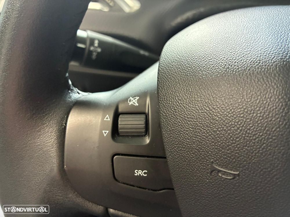 Peugeot 208 1.2 PureTech Style - 21