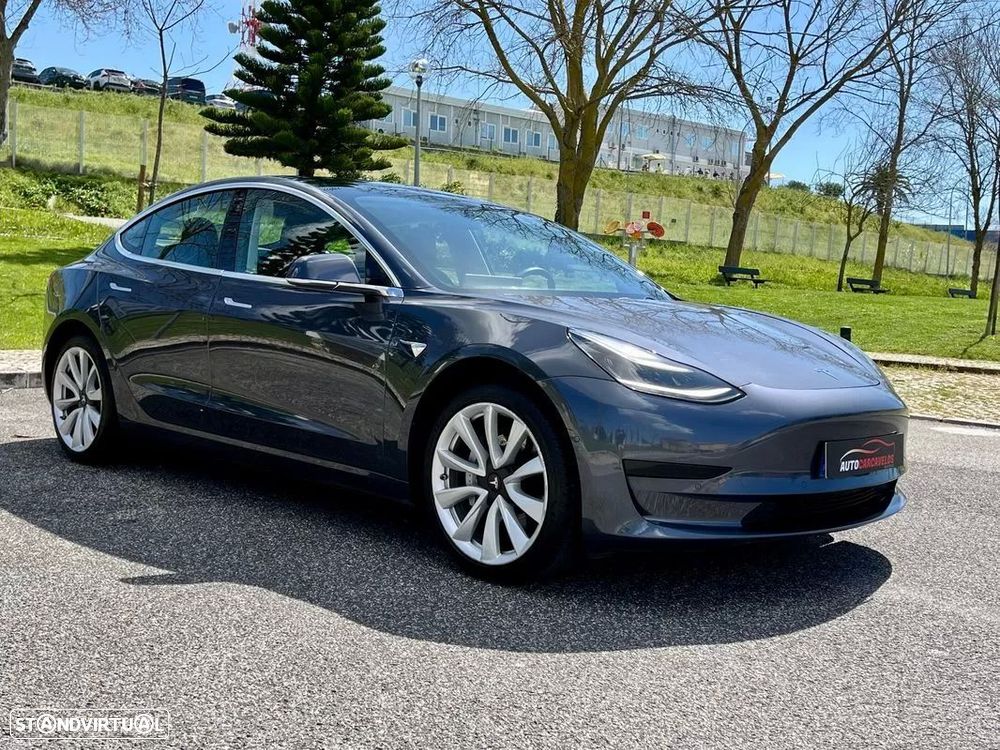 Tesla Model 3 - 5