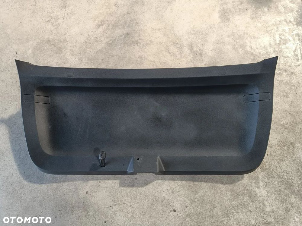 Tapicerka klapy bagażnika Skoda Karoq Boczek Plastik Osłona 57A867975 - 1