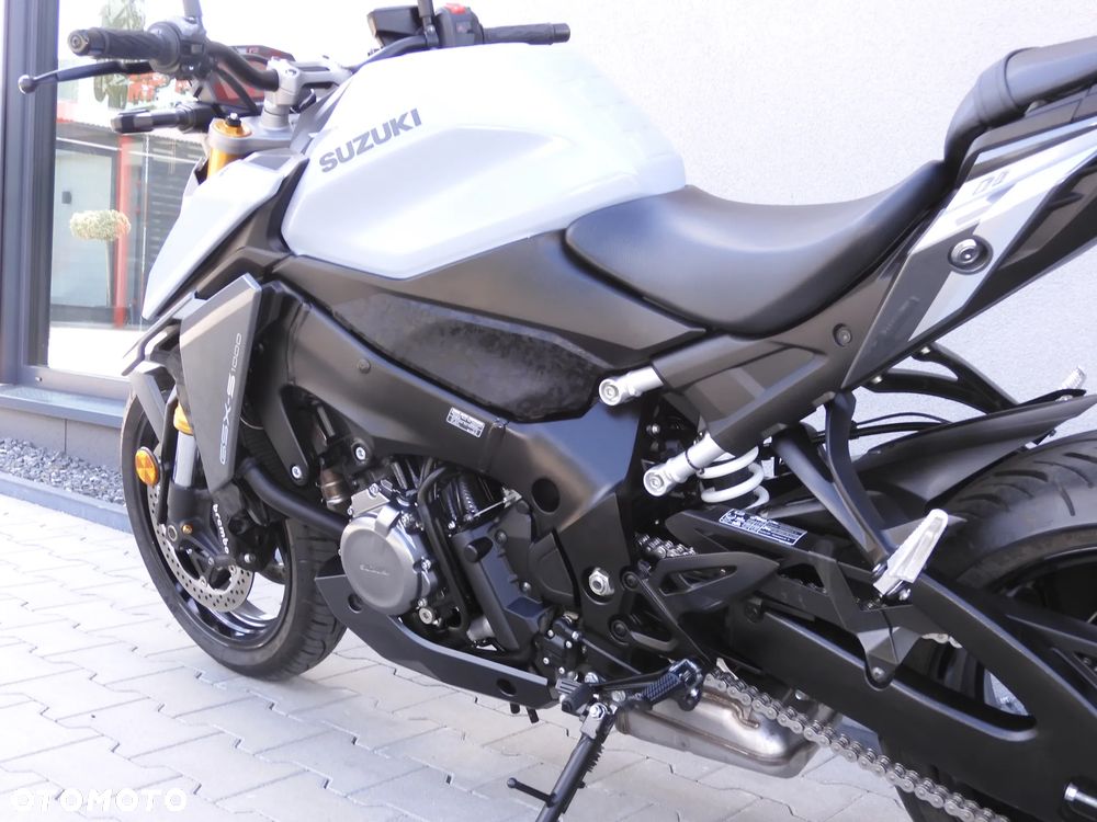 Suzuki GSX 1000 - 36