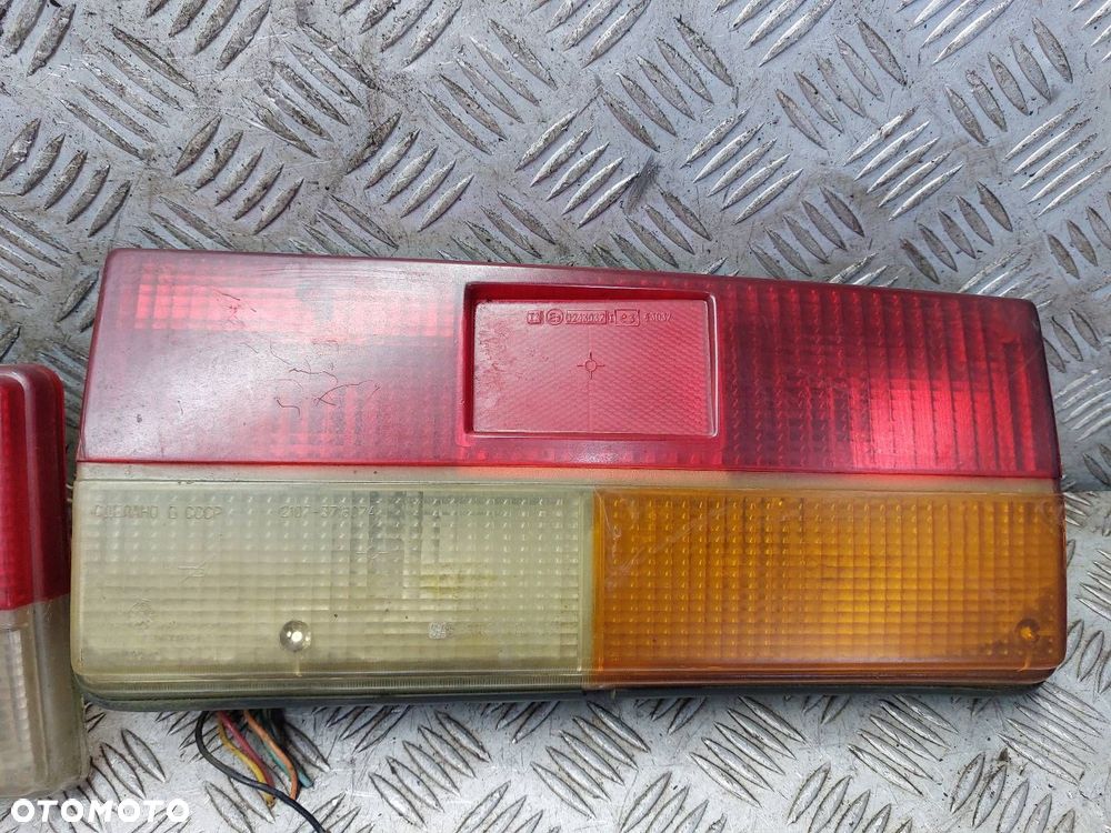 LAMPA LEWY TYŁ + PRAWY TYŁ KOMPLET ŁADA 2107 I - 2