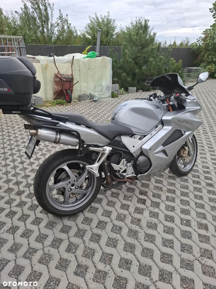 Honda VFR - 21