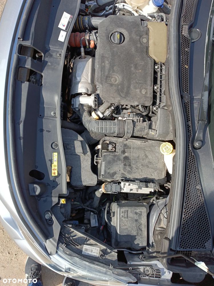 Peugeot 2008 BlueHDi 100 STOP & START Allure - 12