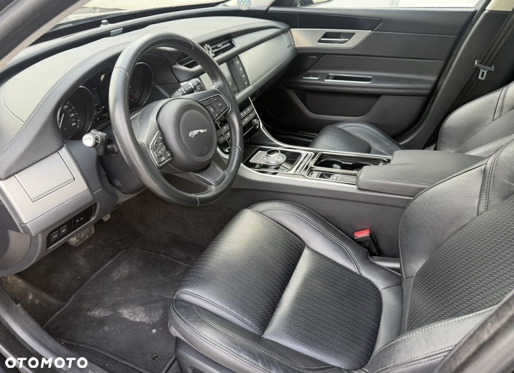 Jaguar XF - 19