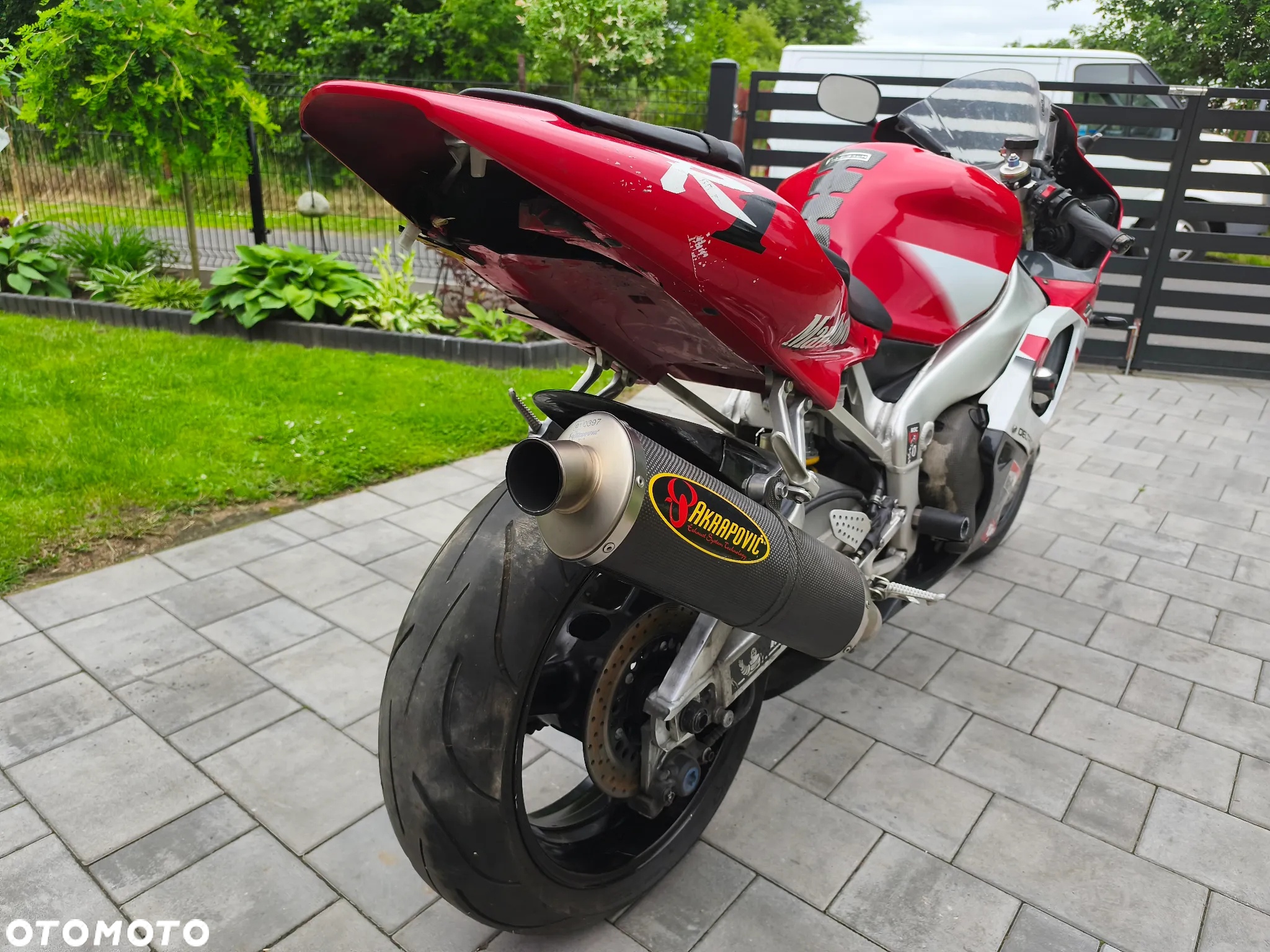 Yamaha R1 - 6
