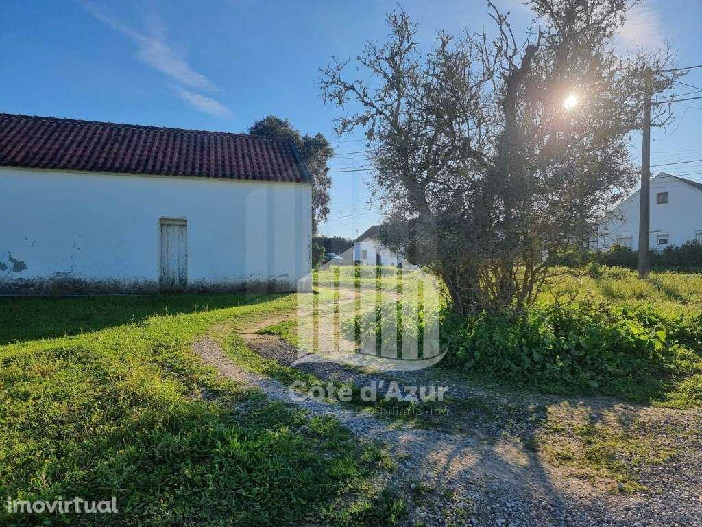 Arrecadação com terreno com 2200 m2 em Caixas/Sesimbra - Grande imagem: 2/8