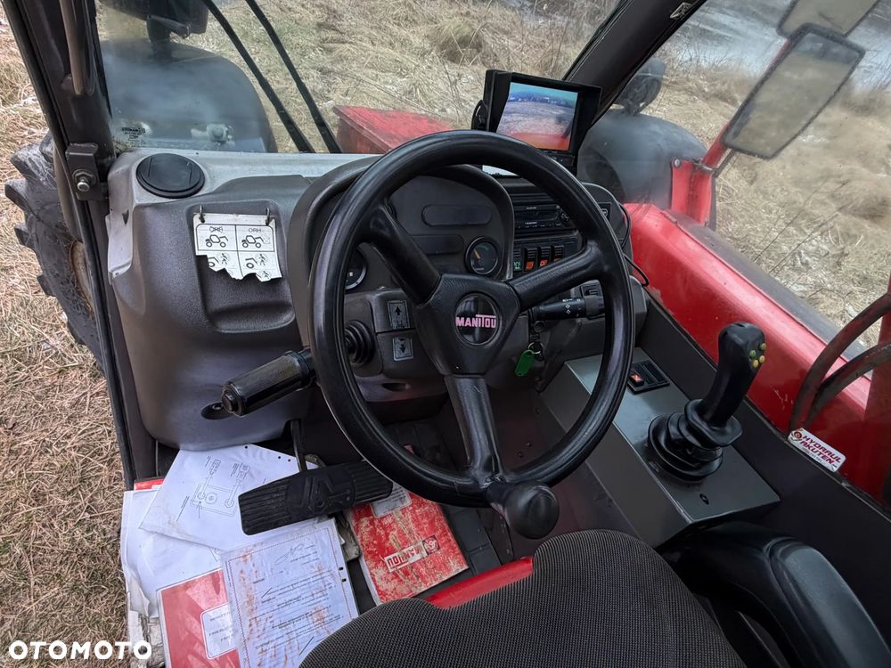 Manitou MLT523  Ładowarka teleskopowa 5m Wysięg 2,3 tony udzwig. Posuw wideł Hydrauliczny oraz rozsuwanie wideł hydr. Szybko-złącze hydrauliczne. 2x kamera PERKINS silnik TURBO  z Komuny Norweskiej! Jak Nowa 4287 mtg Zero luzów wycieków SERWISOWANA w  DEKRA.  Opony jak Nowe. Napęd 4x4 Hydrostatic REWERS - 36