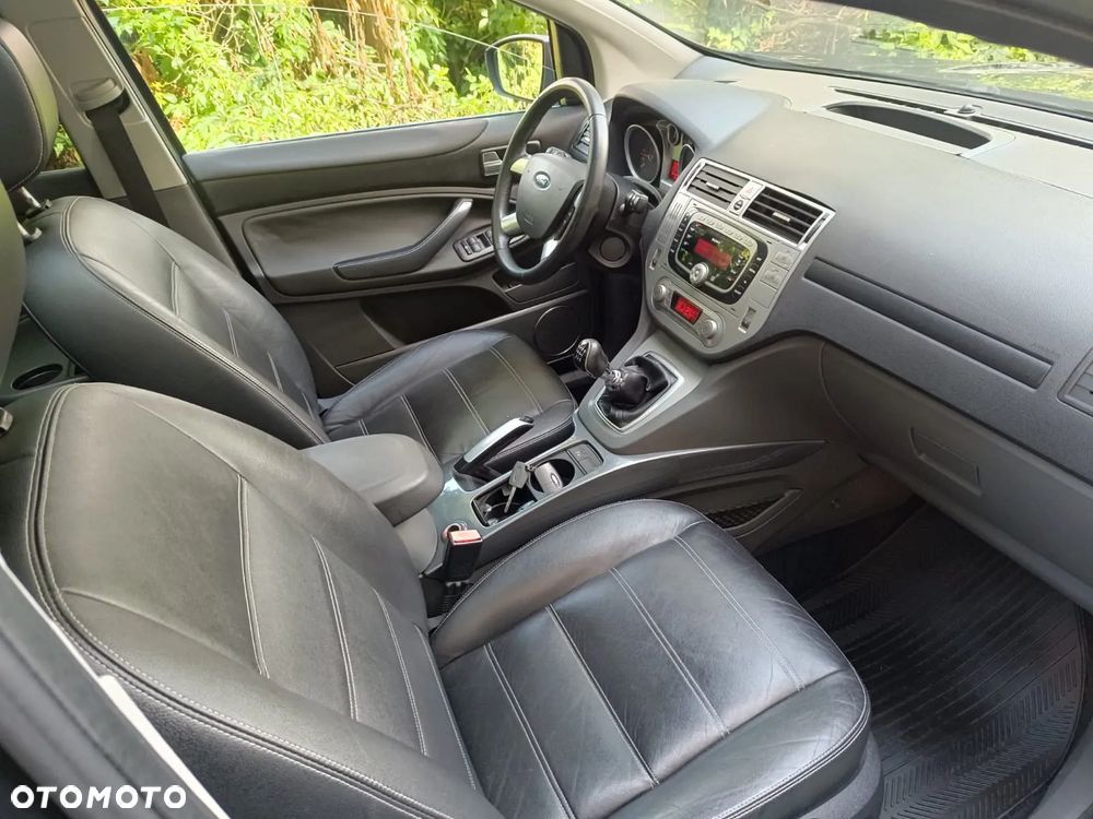 Ford Kuga 2.0 TDCi 4x4 Titanium - 24