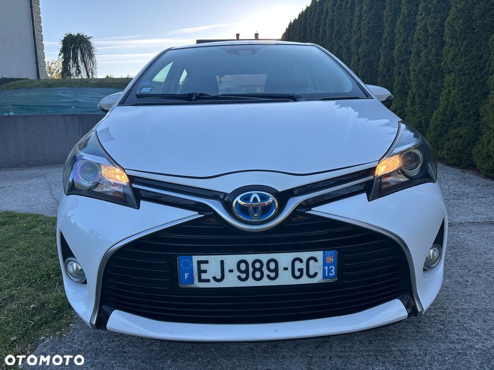 Toyota Yaris Hybrid 100 Premium - 2