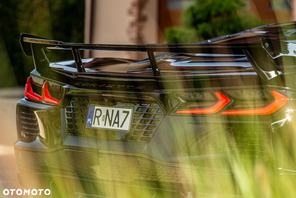 Chevrolet Corvette - 14