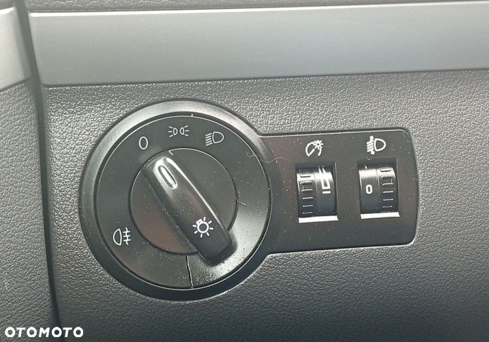 Volkswagen Touran - 25