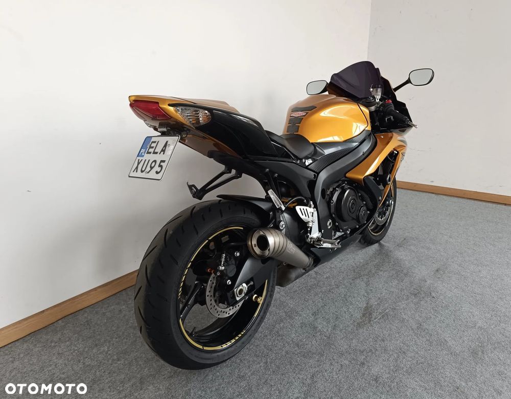 Suzuki GSX-R - 6
