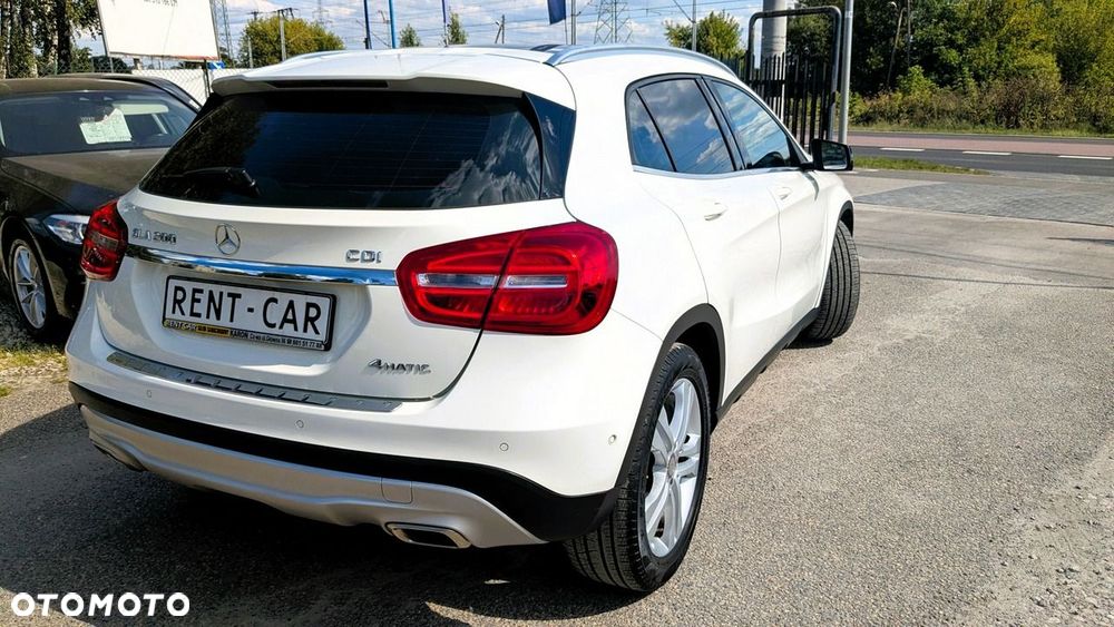Mercedes-Benz GLA 200 d 4-Matic - 12