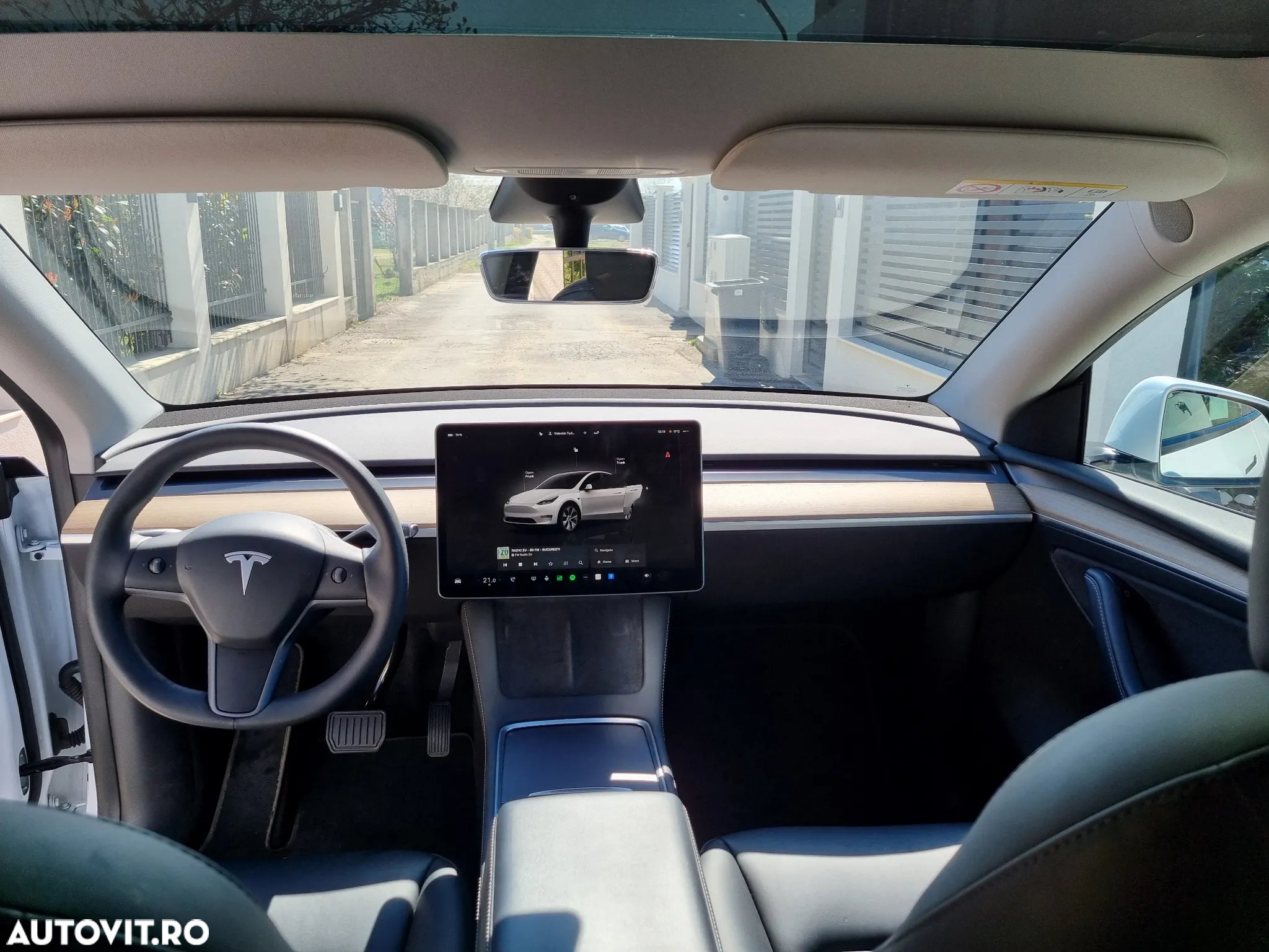 Tesla Model Y Long Range Dual Motor AWD - 9