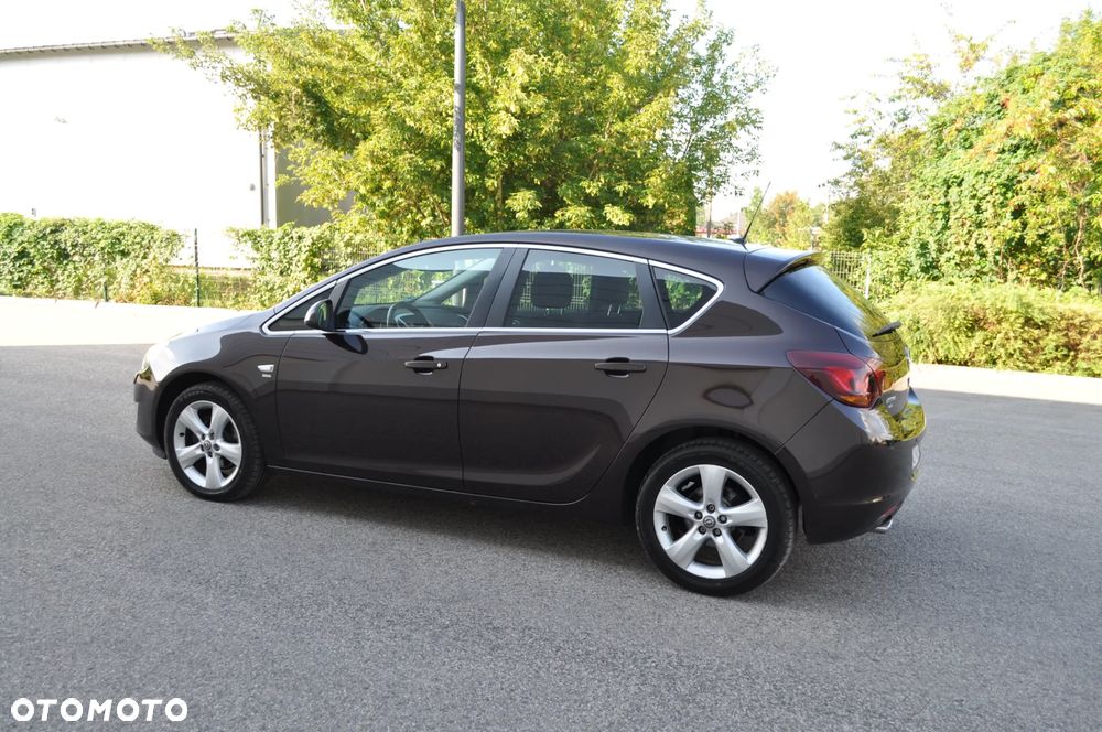 Opel Astra 1.4 Turbo - 11