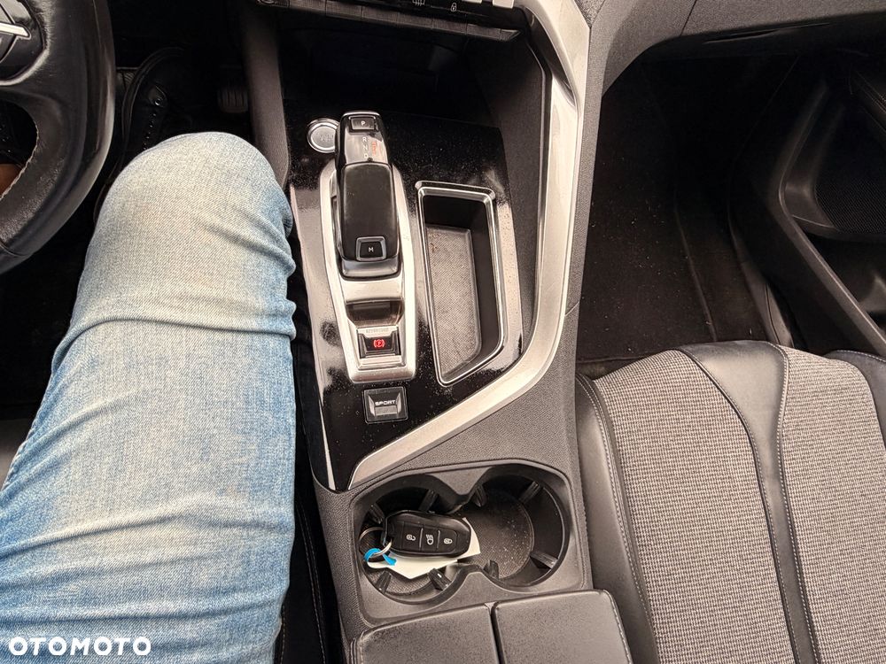 Peugeot 5008 PureTech 130 EAT8 Stop & Start GT - 28