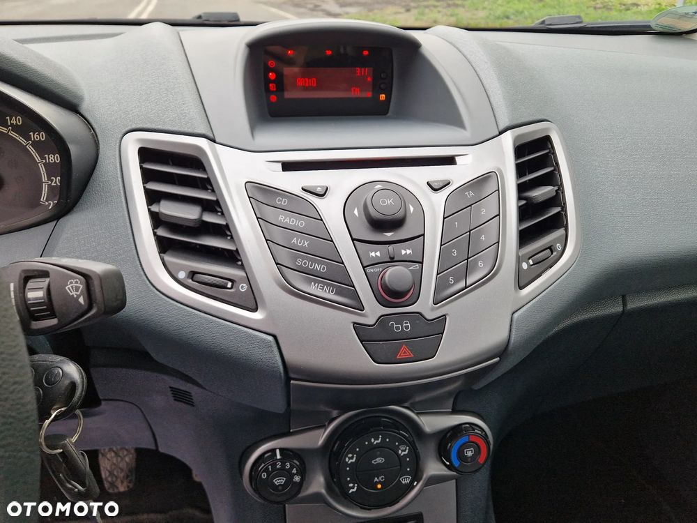 Ford Fiesta 1.4 Champions Edition - 25