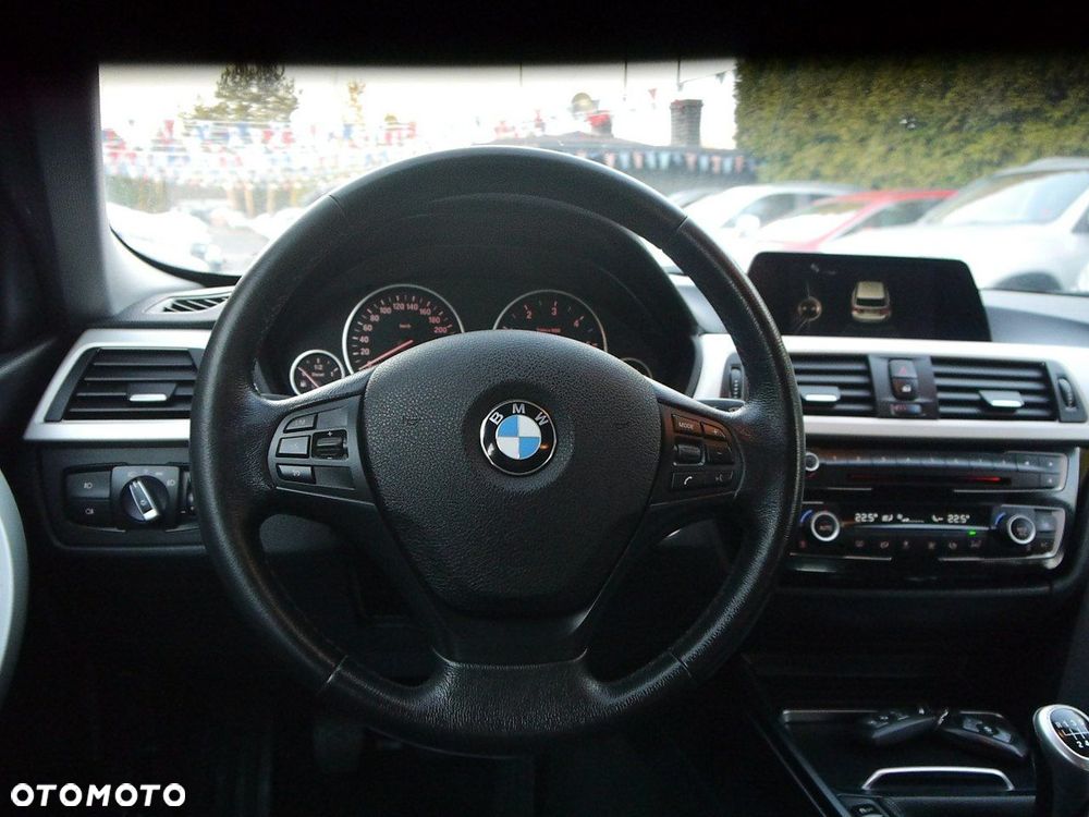 BMW Seria 3 318d Luxury Line - 15